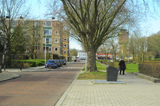 900871 Gezicht in de Saffierlaan te Utrecht, uit het oosten.